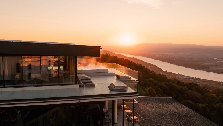 Hotel Schachner, © Miku Media Modern hotel with terrace and river view at sunset and view over the Danube.