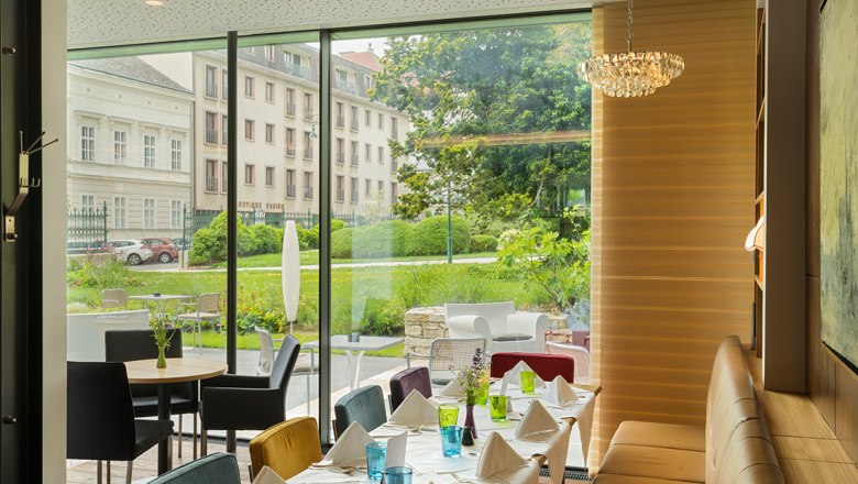 Lobby with a view of the park, © At the Park Hotel Lobby with a view of the park, © At the Park Hotel