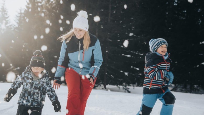 Fun in the snow, © Demolsky Fun in the snow, © Demolsky