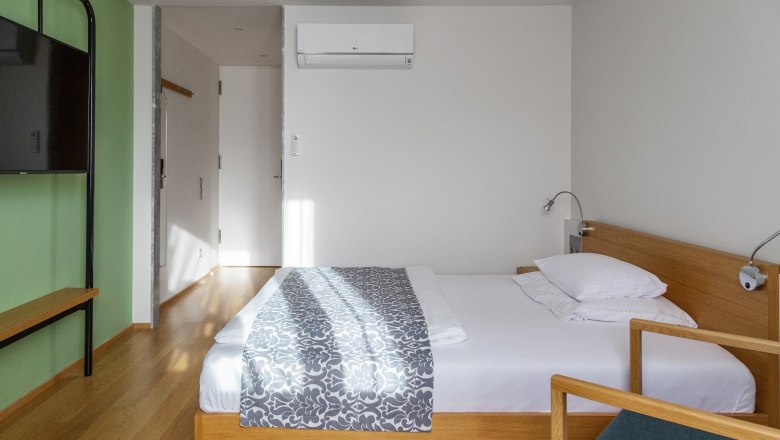 Courtyard view single room queen size, © Peter Hruska Courtyard view single room queen size, © Peter Hruska