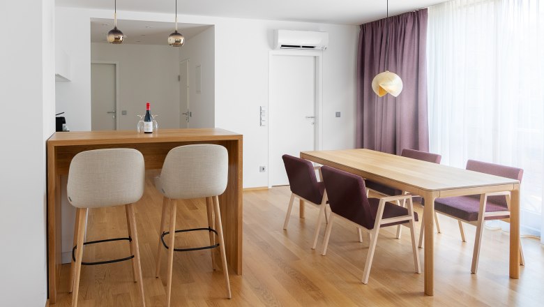 Executive Suite dining area, &copy; Peter Hruska