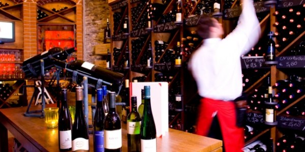 Wine shop, &copy; Robert Herbst