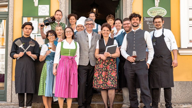 The team of the Hotel Zur Post in Melk in front of the restaurant.