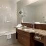 Bathroom Deluxe Room, &copy; Schlosspark Mauerbach