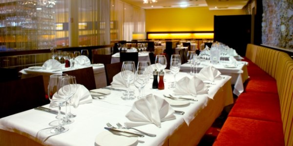 Restaurant, &copy; Robert Herbst