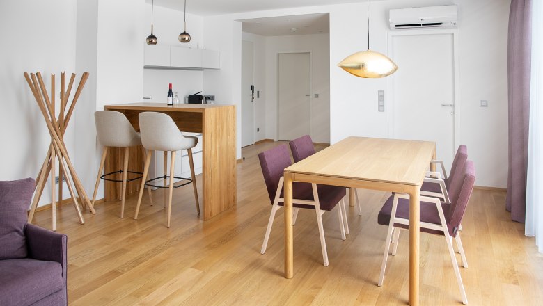 Executive Suite kitchen area, &copy; Peter Hruska