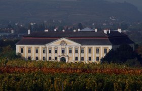 The castle in fall, © Schloss Gobelsburg, Fam Moosbrugger
