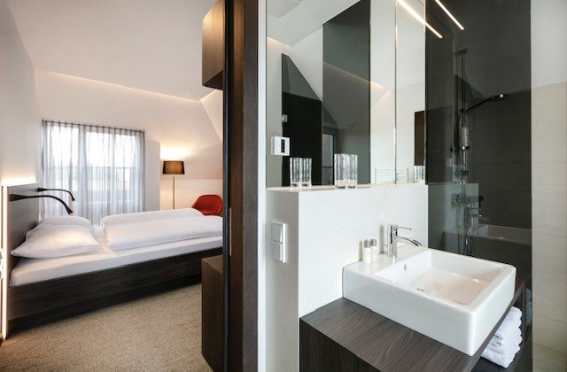 Flyer room Sky, &copy; Tauroa GmbH