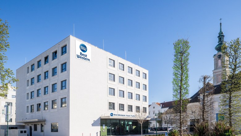 Best Western Hotel in Tulln next to a church.