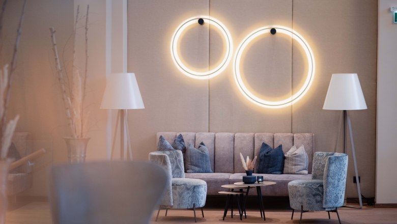 Sitting area in the Hotel Schachner lobby, &copy; Hotel Schachner_MIKU Media