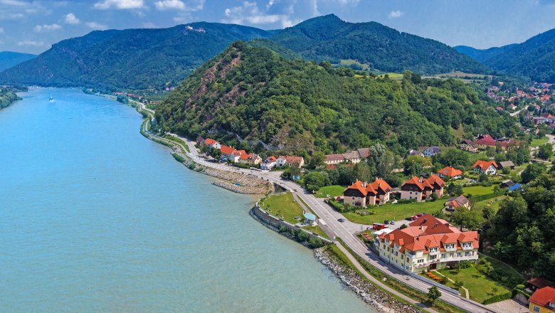 Aerial view of the Wachau with the Danube, hills and buildings.
