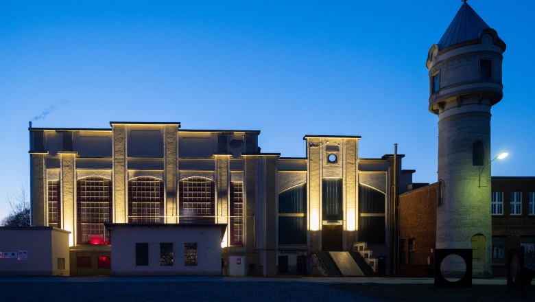 Illuminated building in St. Pölten at dusk with tower on the right.