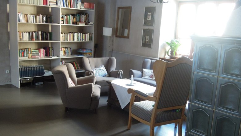 Library with books to take away, &copy; Landhotel Yspertal