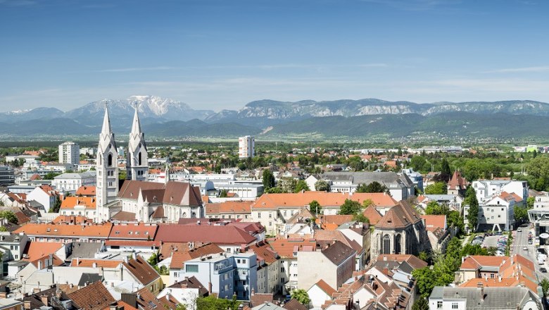 Panorama of Wiener Neustadt with mountains in the background.