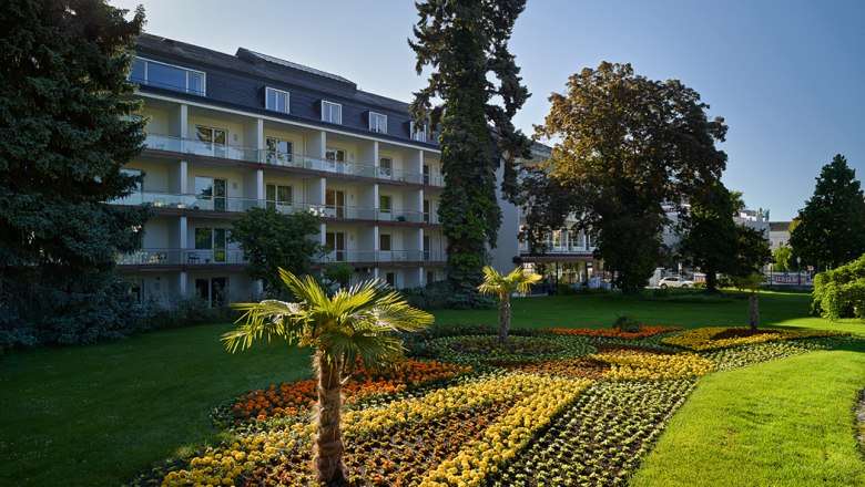 At the Park Hotel Exterior shot of the park, © At the Park Hotel