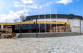 Exterior view of a modern building with the inscription 'BRUNO'.