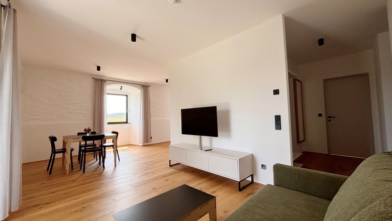 Suite, &copy; korngut