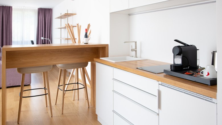 Executive Suite kitchen area, &copy; Peter Hruska