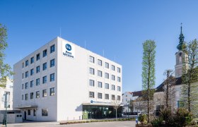 Best Western Hotel in Tulln next to a church.