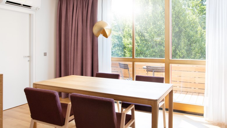 Executive Suite dining area, &copy; Peter Hruska