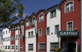 Exterior view of the Restaurant-Hotel Wallner with red and white fa&ccedil;ade.